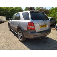 KIA SORENTO I (JC) Bal hátsó Dobbetét (Kerékjárati, Műanyag)